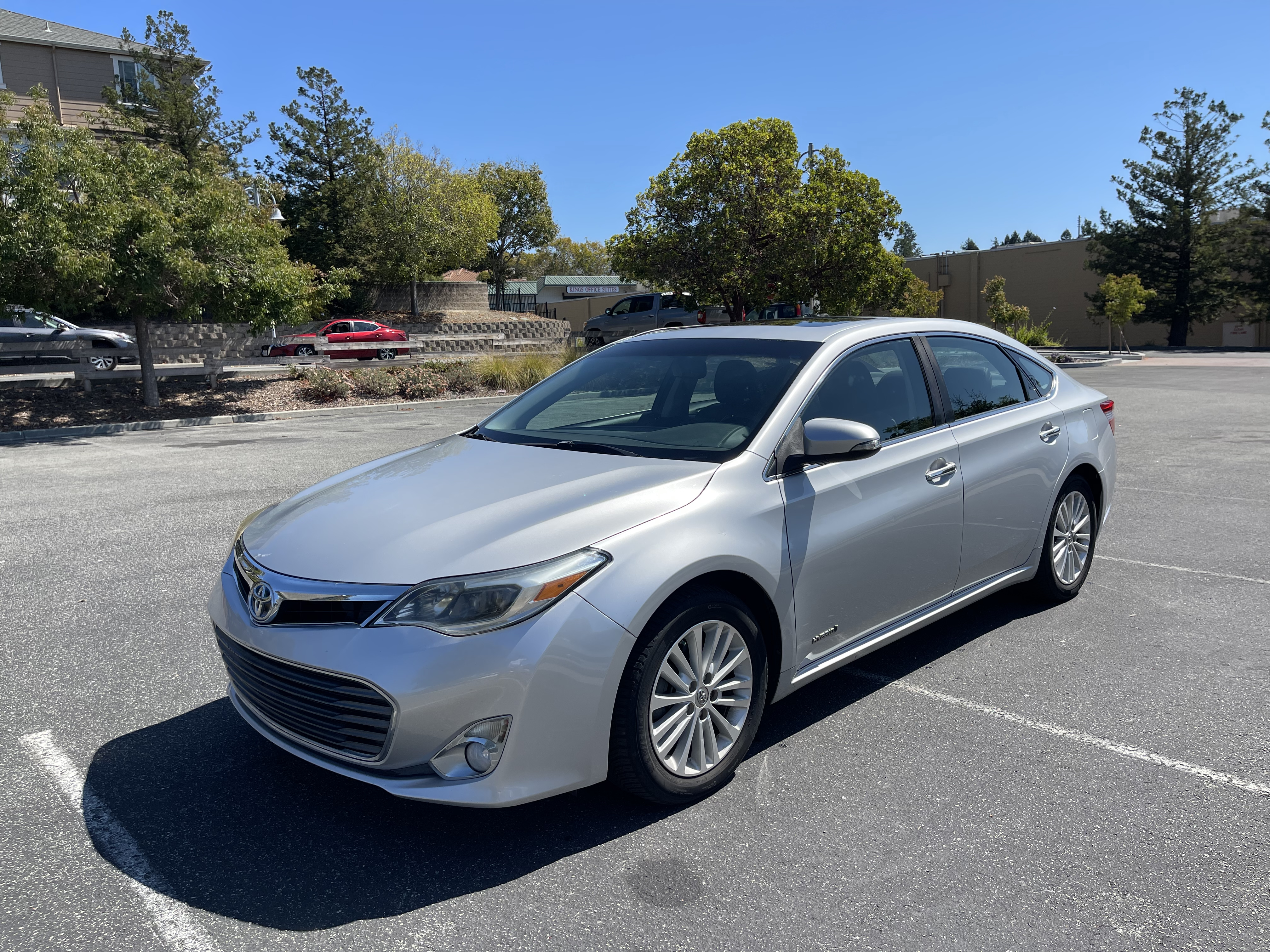 Used 2014 Toyota Avalon XLE Touring FWD image 4