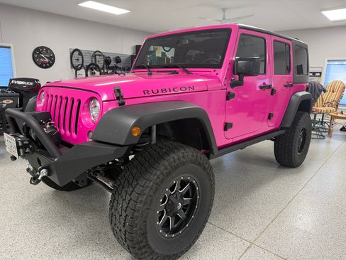 Used 2017 Jeep Wrangler Unlimited Rubicon w/ Connectivity Group image 24