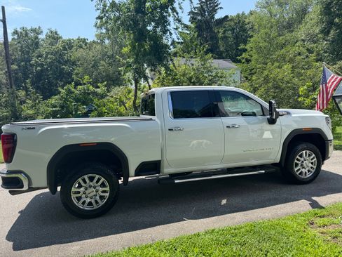 Used 2024 GMC Sierra 2500 SLT w/ SLT Premium Package AWD/4WD image 5