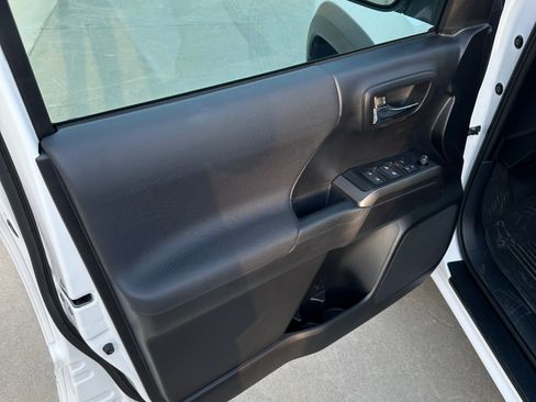 Used 2021 Toyota Tacoma TRD Off-Road w/ Technology Package image 16