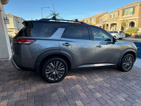 Used 2022 Nissan Pathfinder SL w/ SL Premium Package image 12