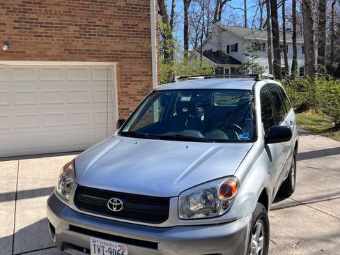 Used 2005 Toyota RAV4 2WD image 2
