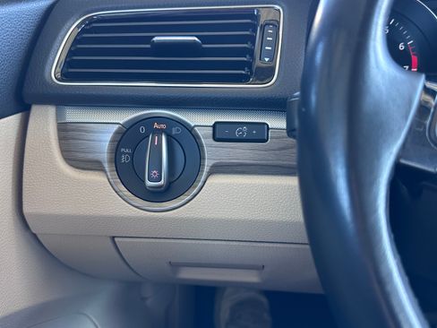 Used 2018 Volkswagen Passat 3.6 SEL Premium image 26