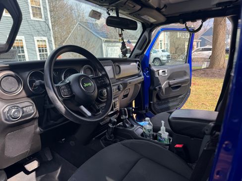 Used 2018 Jeep Wrangler Unlimited Sport AWD/4WD image 9