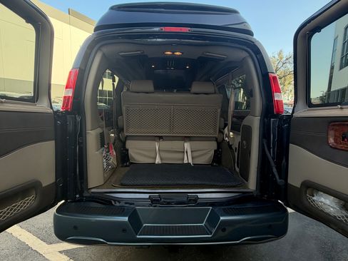 Used 2021 GMC Savana 2500 w/ Enhanced Convenience Package image 14