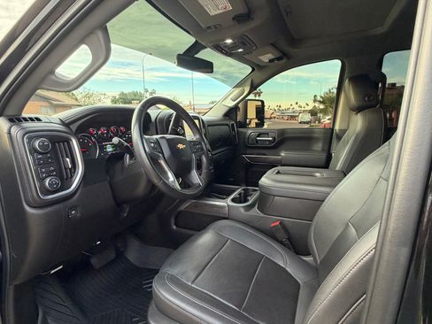 Used 2022 Chevrolet Silverado 2500 LTZ w/ LTZ Convenience Package image 9