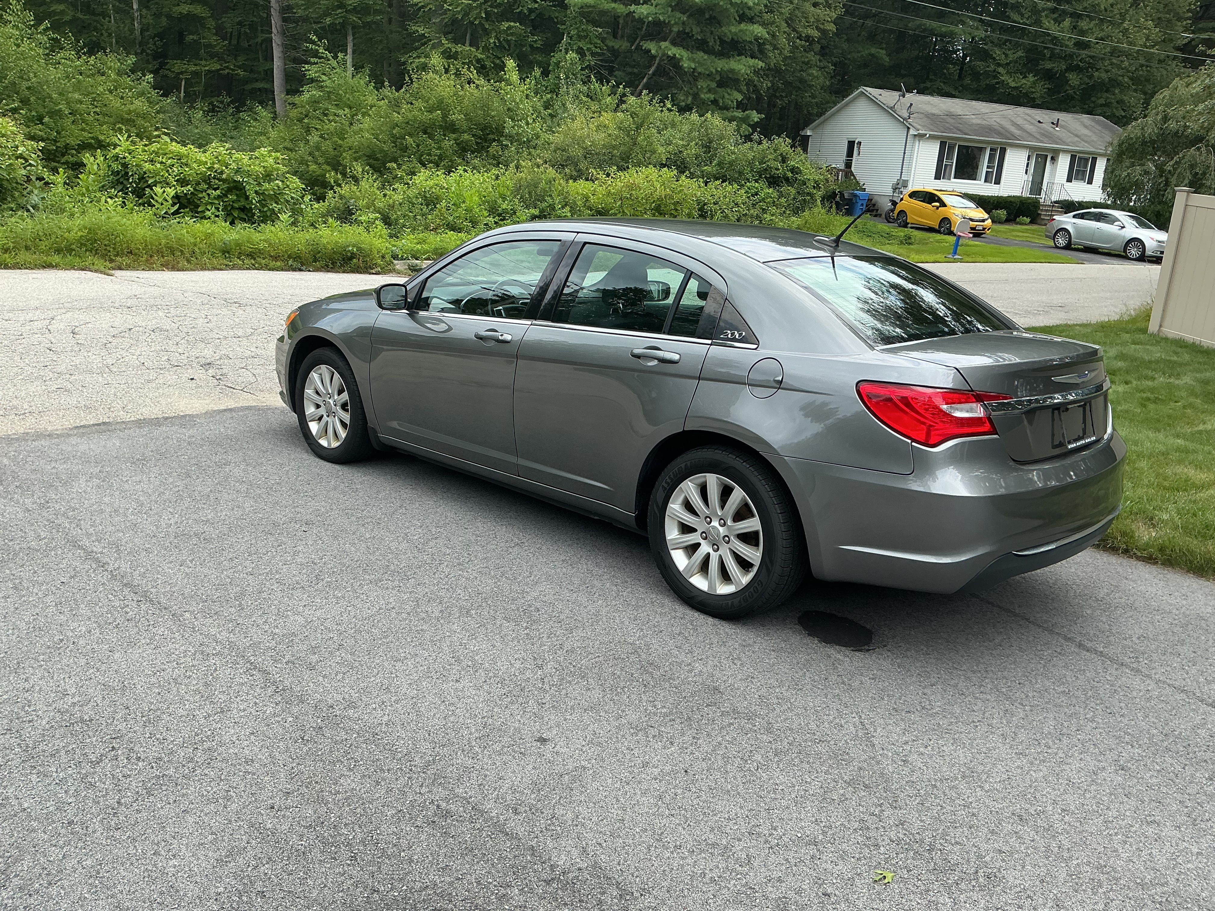 Used 2013 Chrysler 200 Touring FWD image 5