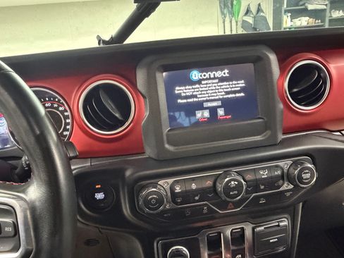 Used 2021 Jeep Wrangler Rubicon w/ Cold Weather Group image 13