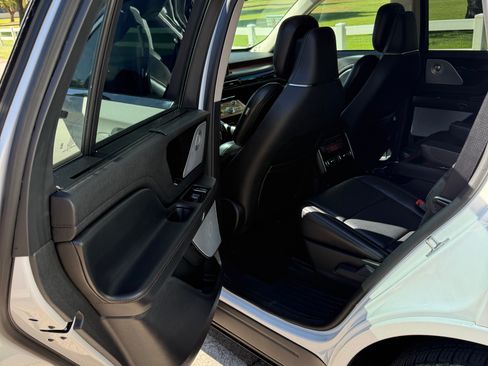 Used 2020 Lincoln Aviator Grand Touring w/ Equipment Group 302A AWD/4WD image 22