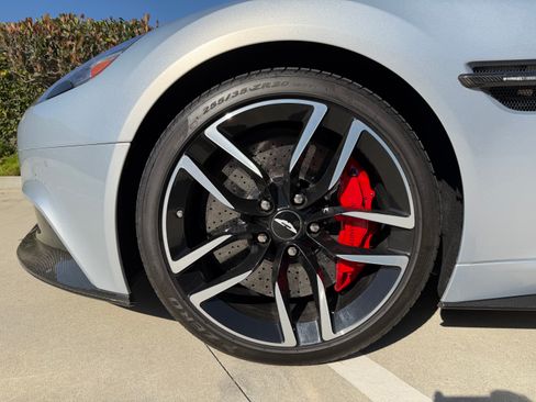 Used 2016 Aston Martin Vanquish Coupe 2D image 15