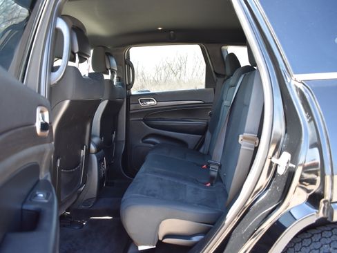 Used 2017 Jeep Grand Cherokee Laredo w/ Quick Order Package 23E image 14