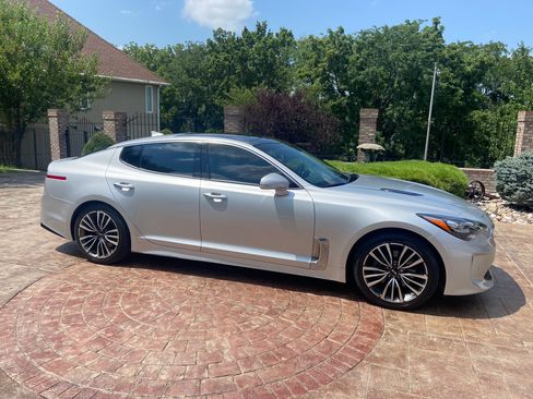 Used 2018 Kia Stinger Premium AWD/4WD image 17