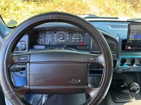 Used 1996 Ford F150 2WD Regular Cab image 2