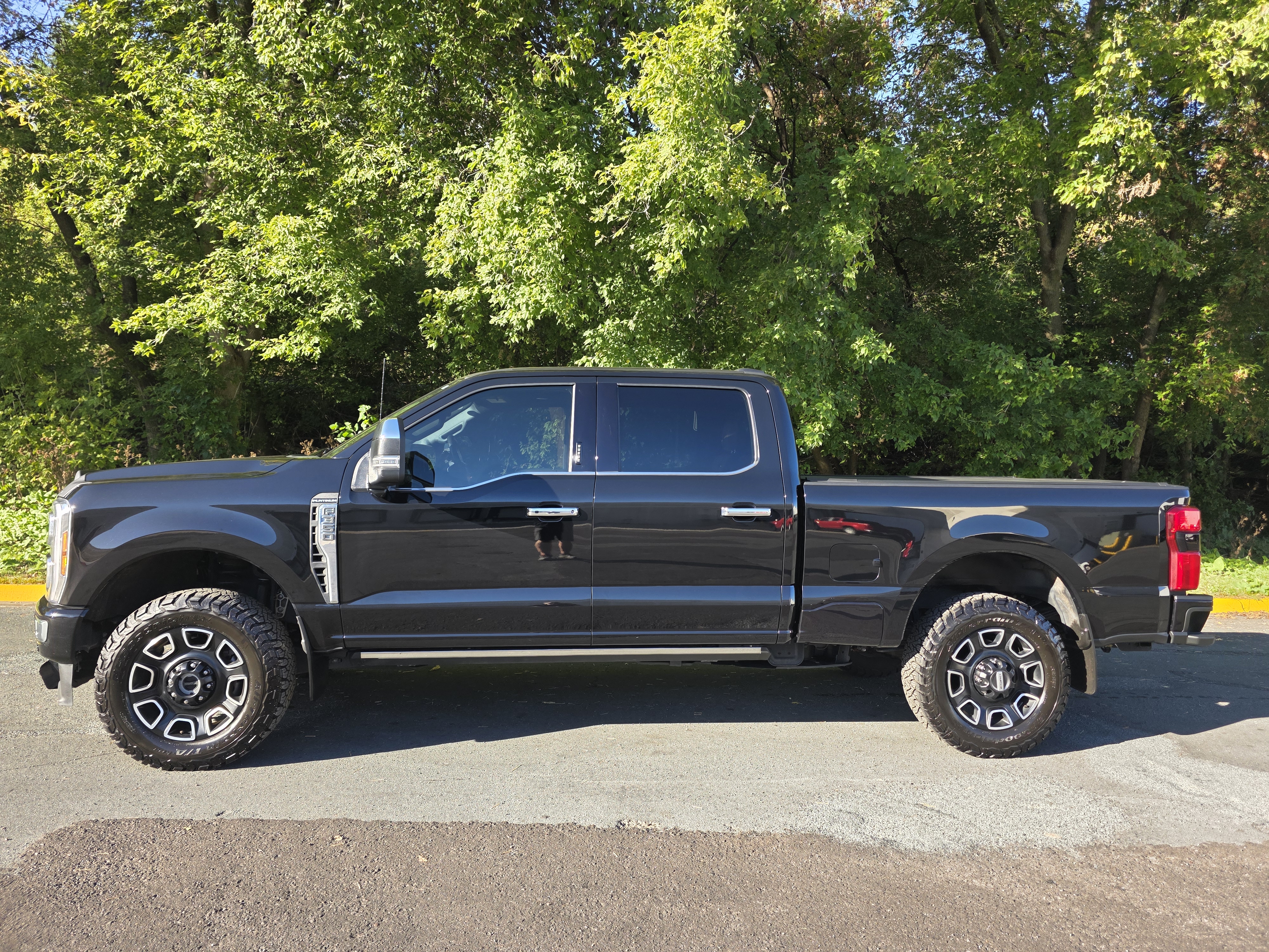 Used 2024 Ford F350 Platinum w/ FX4 Off-Road Package AWD/4WD image 22