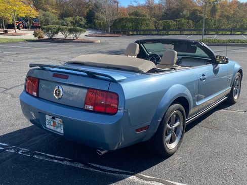 Used 2006 Ford Mustang Premium RWD image 1