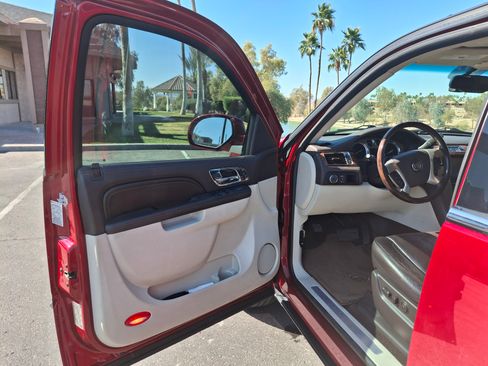 Used 2014 Cadillac Escalade ESV Platinum image 9