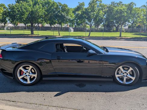 Used 2014 Chevrolet Camaro SS w/ SS Performance Package image 6