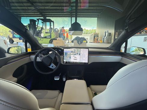 Used 2026 Tesla Model X AWD/4WD image 5
