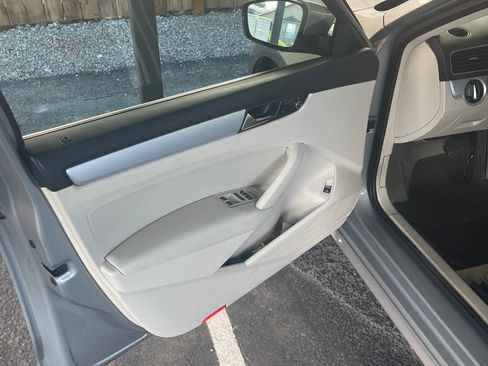 Used 2013 Volkswagen Passat 2.5 SE image 15