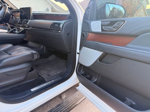 Used 2023 Lincoln Navigator L Reserve image 11