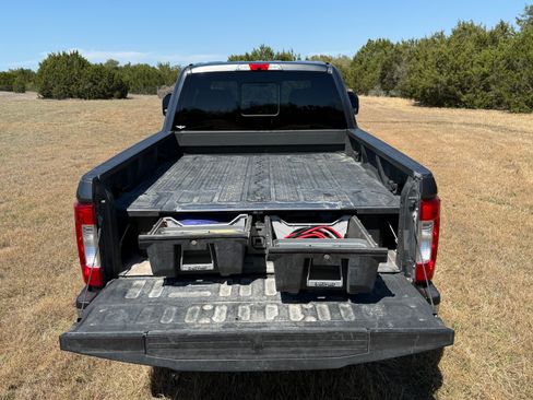 Used 2018 Ford F250 Lariat w/ Lariat Value Package image 9