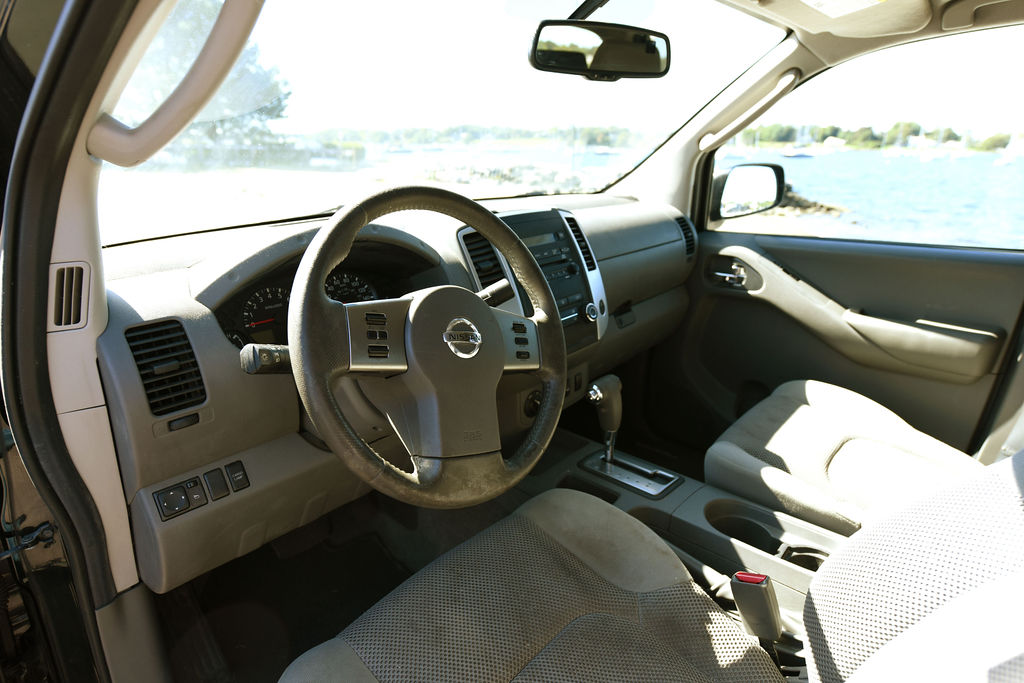 Used 2011 Nissan Frontier SV w/ SV Premium Utility Pkg AWD/4WD image 16