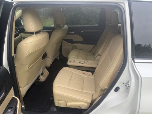 Used 2016 Toyota Highlander Limited image 10