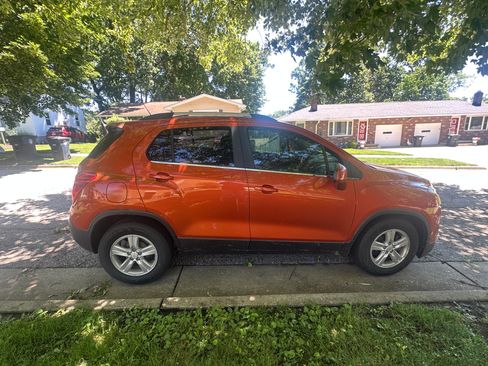 Used 2015 Chevrolet Trax LT FWD image 1