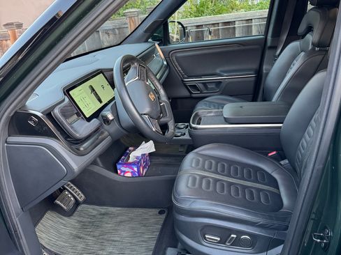 Used 2024 Rivian R1S Adventure image 6