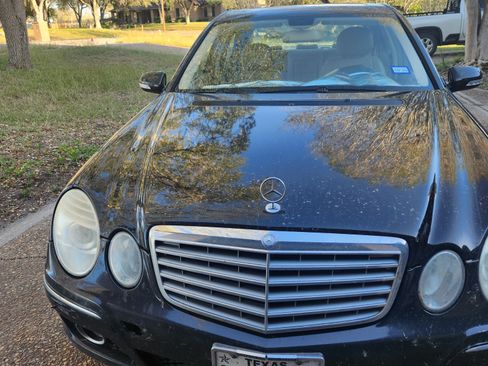 Used 2008 Mercedes-Benz E 320 BlueTEC Sedan image 2