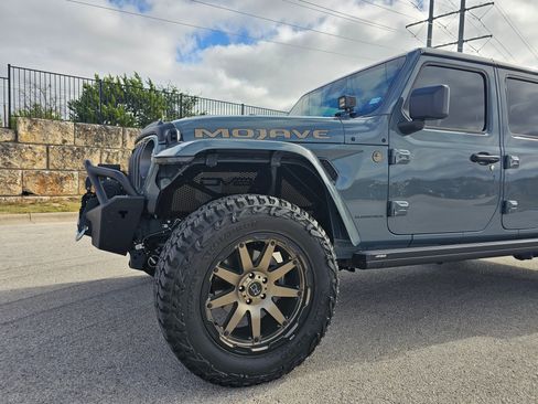 Used 2025 Jeep Gladiator Mojave image 17