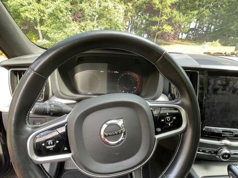 Used 2020 Volvo XC60 T5 Momentum AWD/4WD image 11