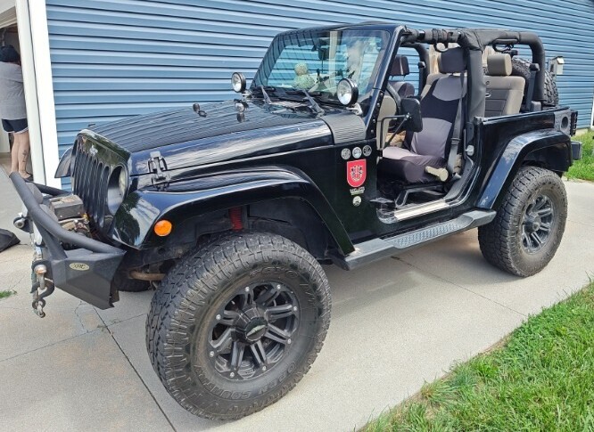 Used 2010 Jeep Wrangler Sahara w/ Dual Top Group AWD/4WD image 13
