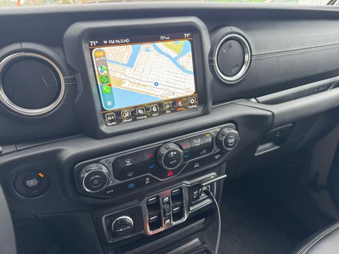 Used 2022 Jeep Wrangler Unlimited Sahara image 6