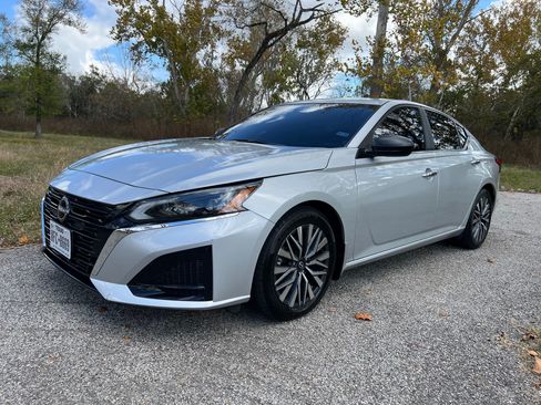 Used 2024 Nissan Altima 2.5 S image 2