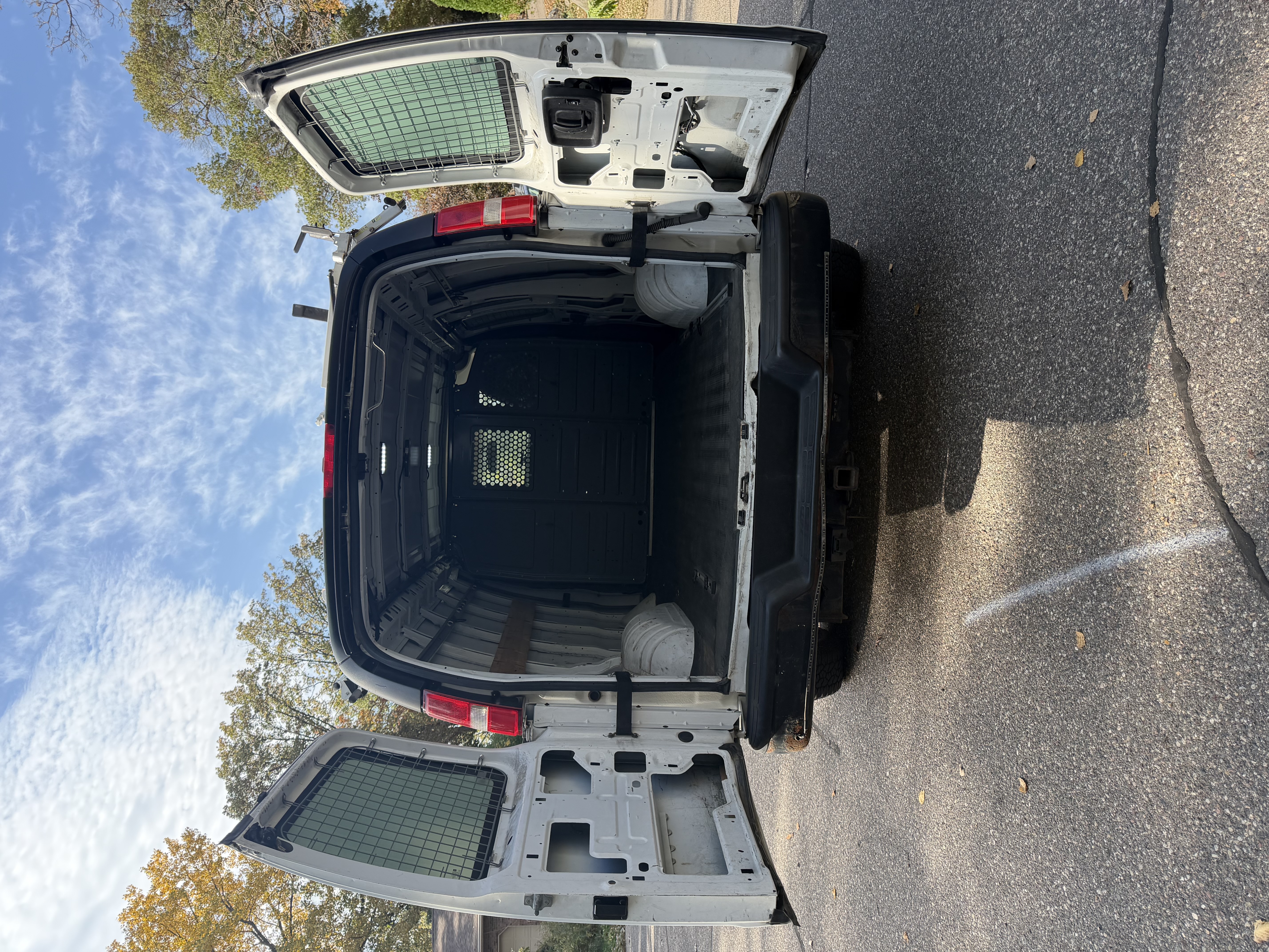 Used 2015 Chevrolet Express 2500 RWD image 13
