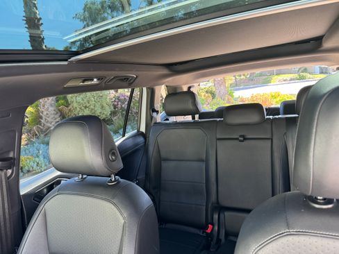 Used 2018 Volkswagen Tiguan SEL image 18