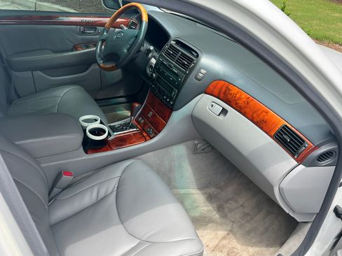 Used 2004 Lexus LS 430 RWD image 5