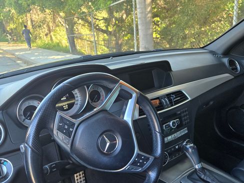 Used 2013 Mercedes-Benz C 250 C 250 Luxury Sedan 4D image 2
