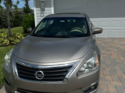 Used 2015 Nissan Altima 2.5 SV w/ Convenience Package