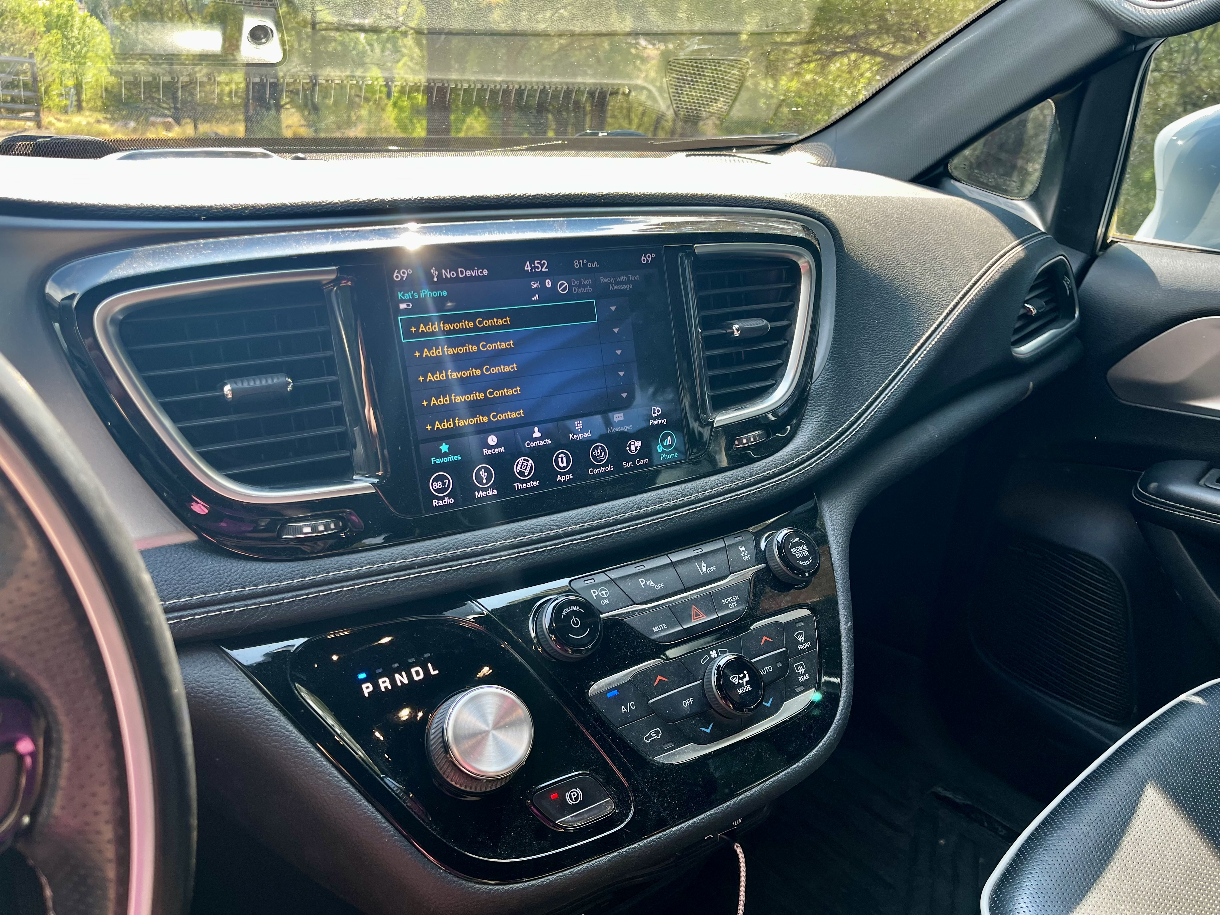Used 2019 Chrysler Pacifica Limited w/ Advanced Safetytec Group FWD image 9