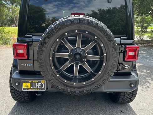 Used 2022 Jeep Wrangler Unlimited Sahara AWD/4WD image 4
