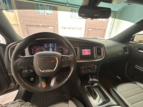 Used 2017 Dodge Charger SE w/ Power Sunroof Group AWD/4WD image 11