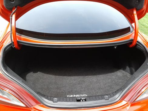 Used 2013 Hyundai Genesis 3.8 RWD image 12