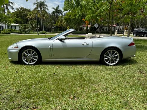 Used 2010 Jaguar XKR R RWD image 17
