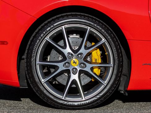 Used 2012 Ferrari California image 25