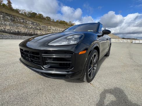 Used 2023 Porsche Cayenne Turbo image 23