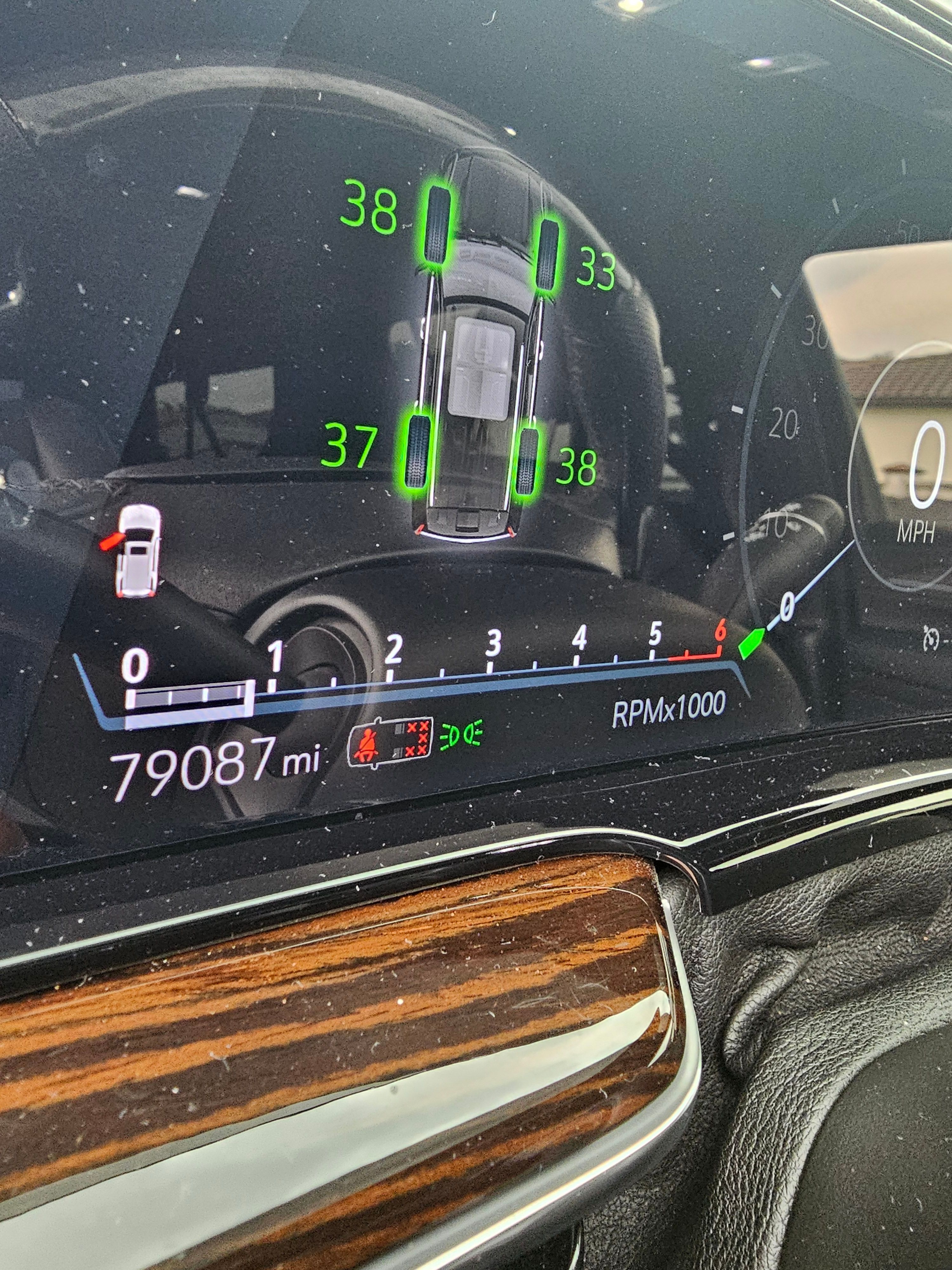 Used 2022 Cadillac Escalade ESV Luxury RWD image 16