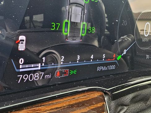 Used 2022 Cadillac Escalade ESV Luxury image 16