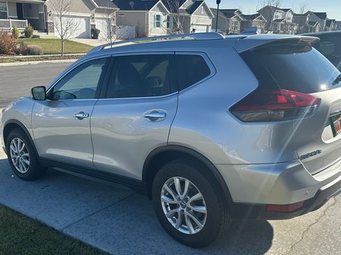 Used 2019 Nissan Rogue SV image 6